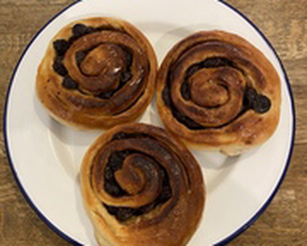 Sticky vegan cinnamon bun - Root