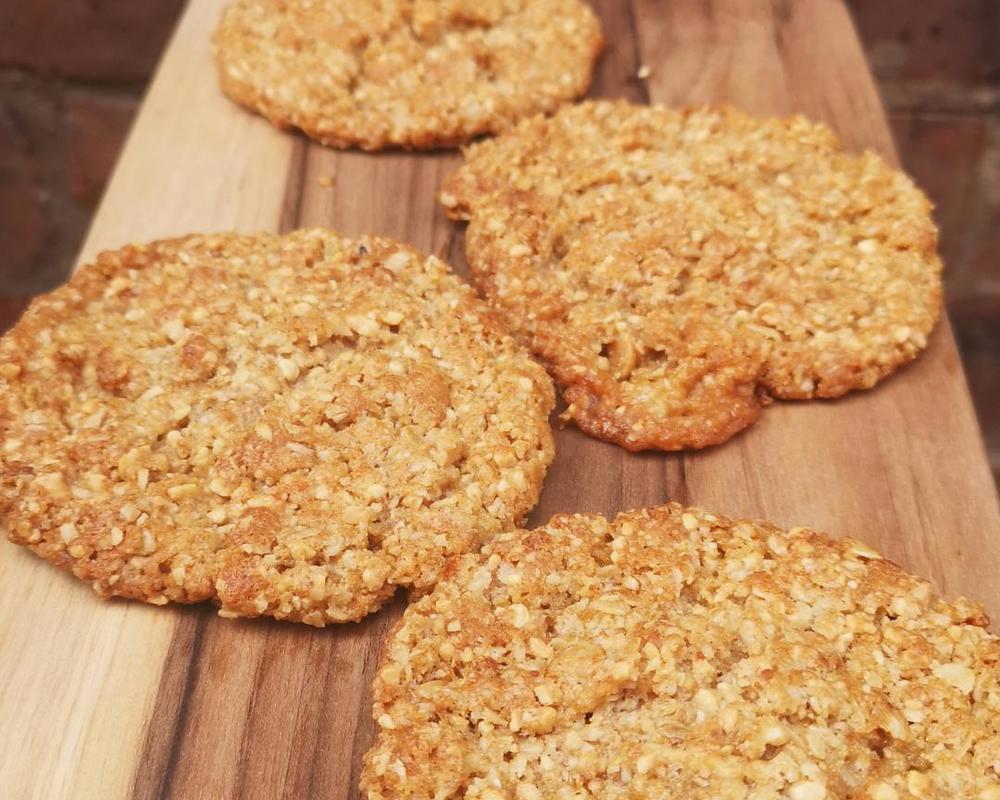 Locavore Kitchen: Peanut and Oat Vegan Cookies