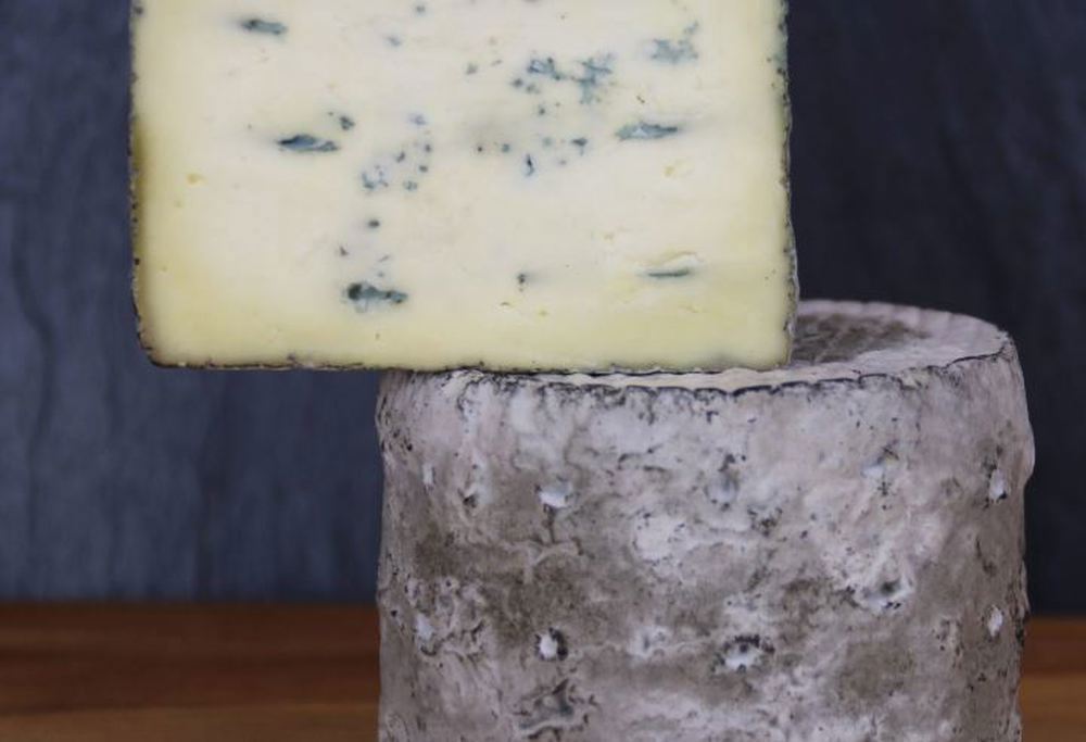 (Yorkshire Organic Cheese Makers) Cheese - Shorthorn Blue approx 360g
