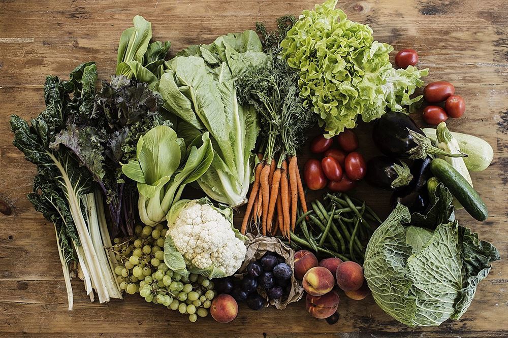 Органическая живая пища. Органические фрукты и овощи. Органическая пища. Органические продукты. Органическое питание.