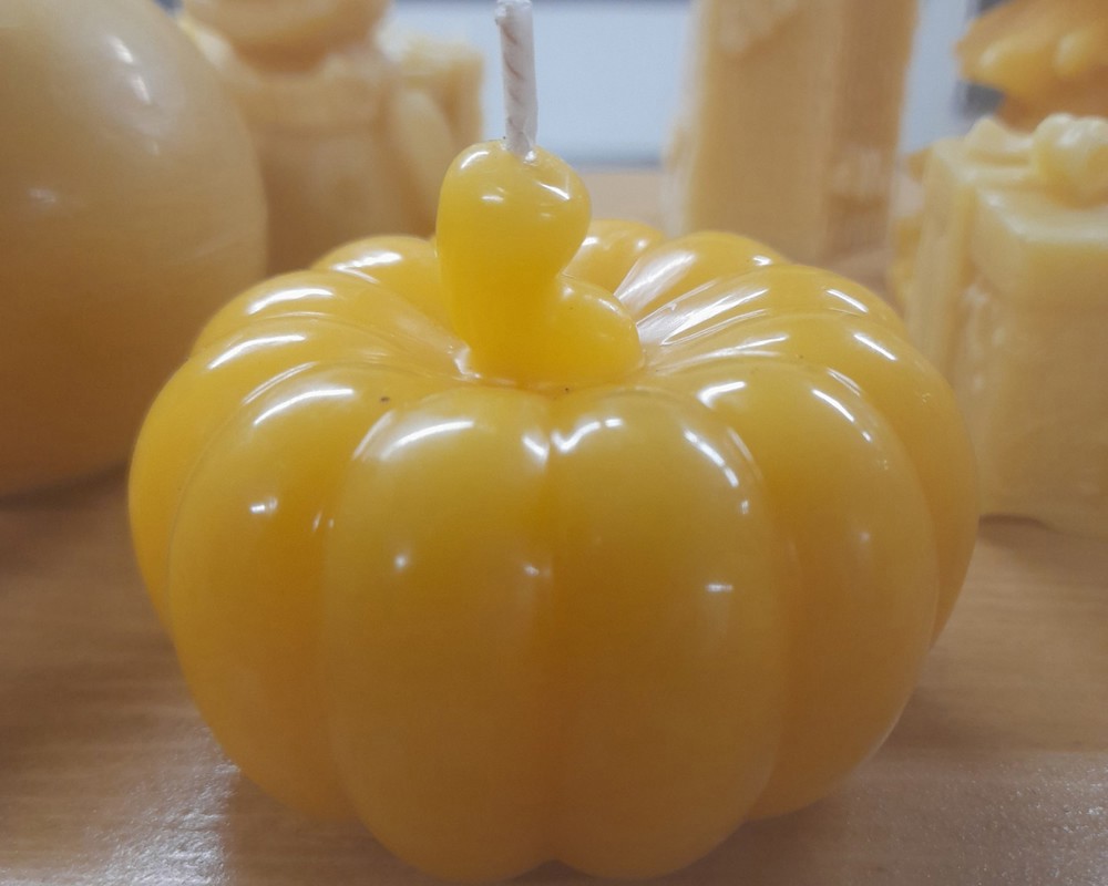 Beeswax candle- pumpkin