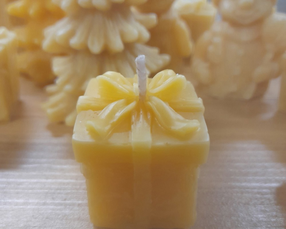 Beeswax candle- Present