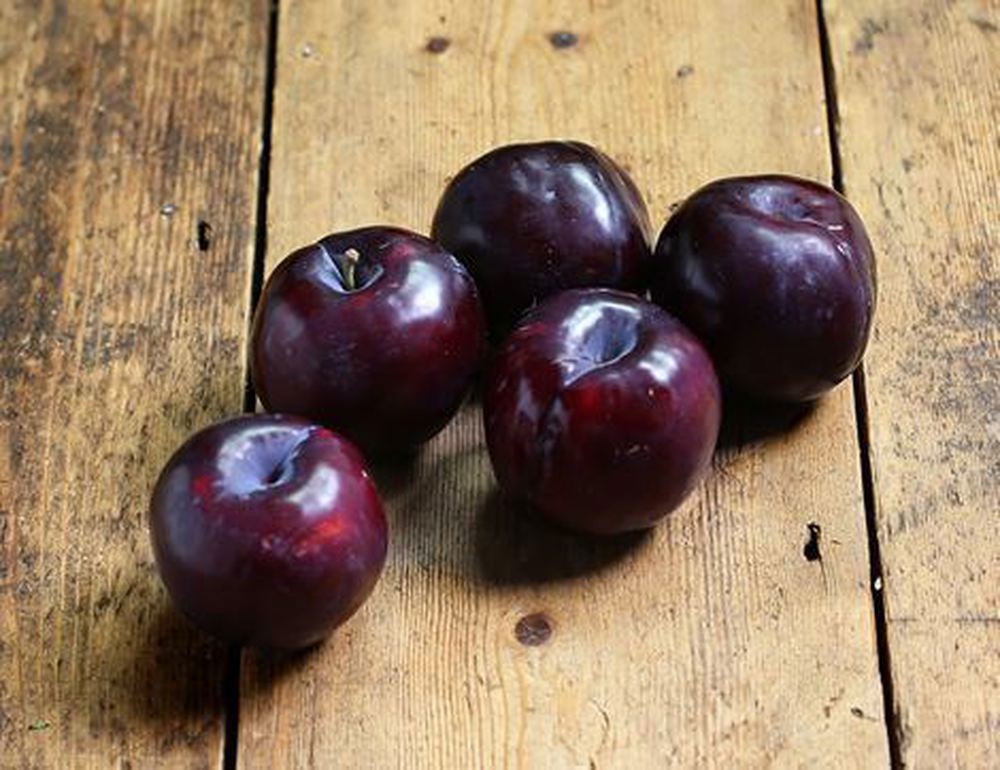 Plums - British Organic Tophit 500g  / 3-5 units