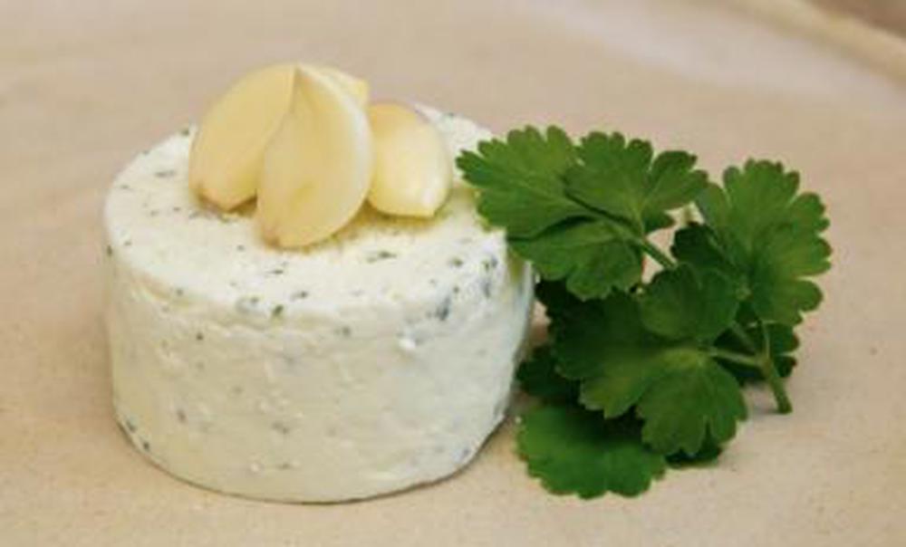 High Weald Dairy Sussex Slipcote Garlic and Herb 100g