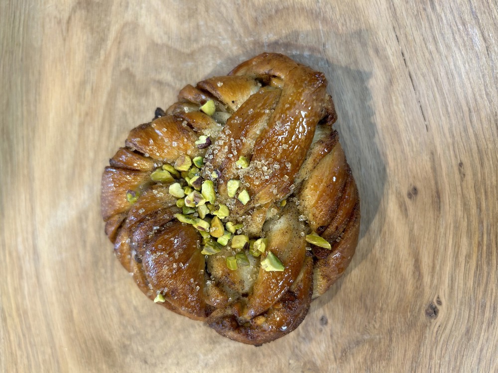 Cardamom and pistachio knot