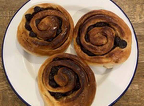 Sticky vegan cinnamon bun - Root