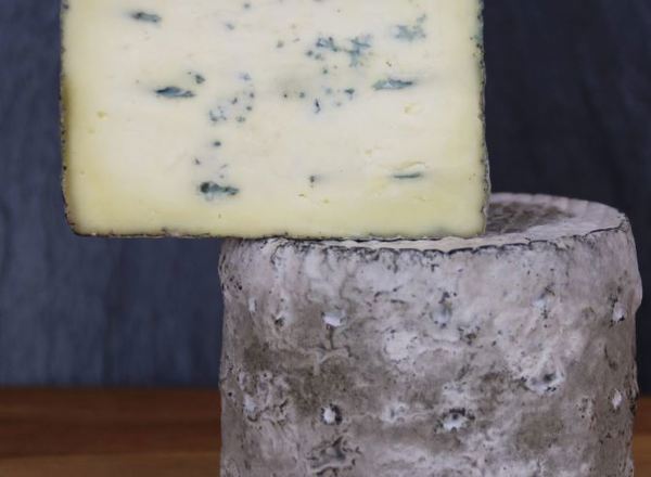 (Yorkshire Organic Cheese Makers) Cheese - Shorthorn Blue approx 360g