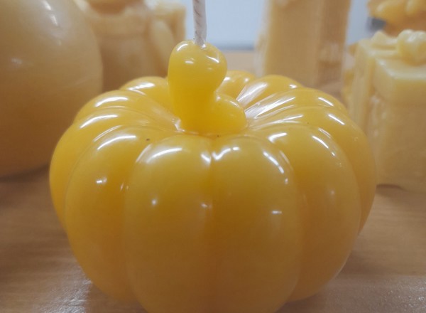 Beeswax candle- pumpkin