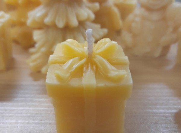 Beeswax candle- Present