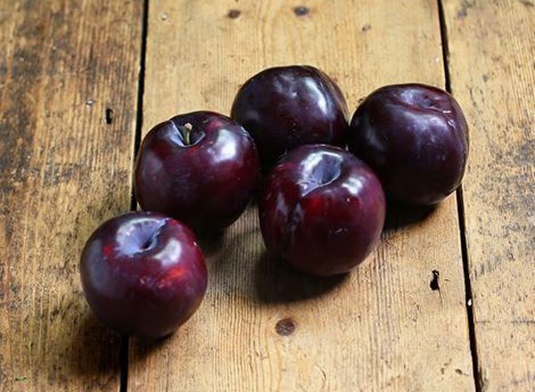 Plums - British Organic Tophit 500g  / 3-5 units