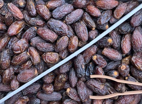 Dates - Deglet Nour Branched (Tunisia)