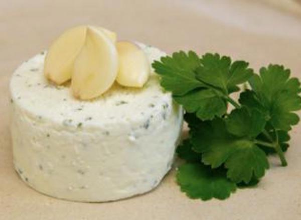 High Weald Dairy Sussex Slipcote Garlic and Herb 100g