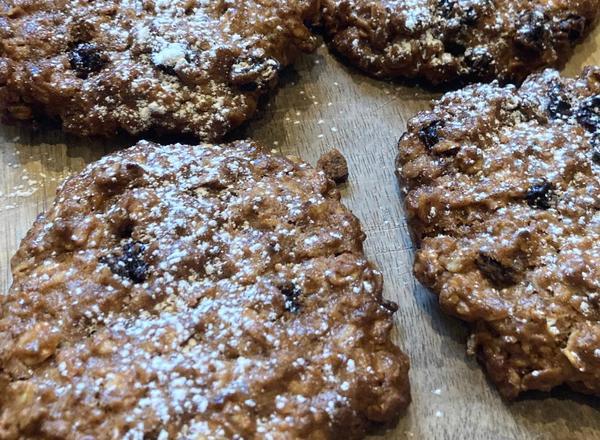 Locavore Kitchen: Scottish Oatmeal & Raisin Cookies