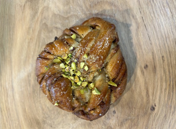 Cardamom and pistachio knot