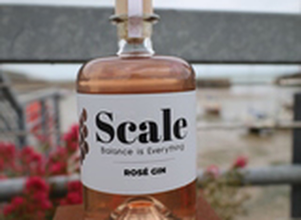 Scale Rosé Gin