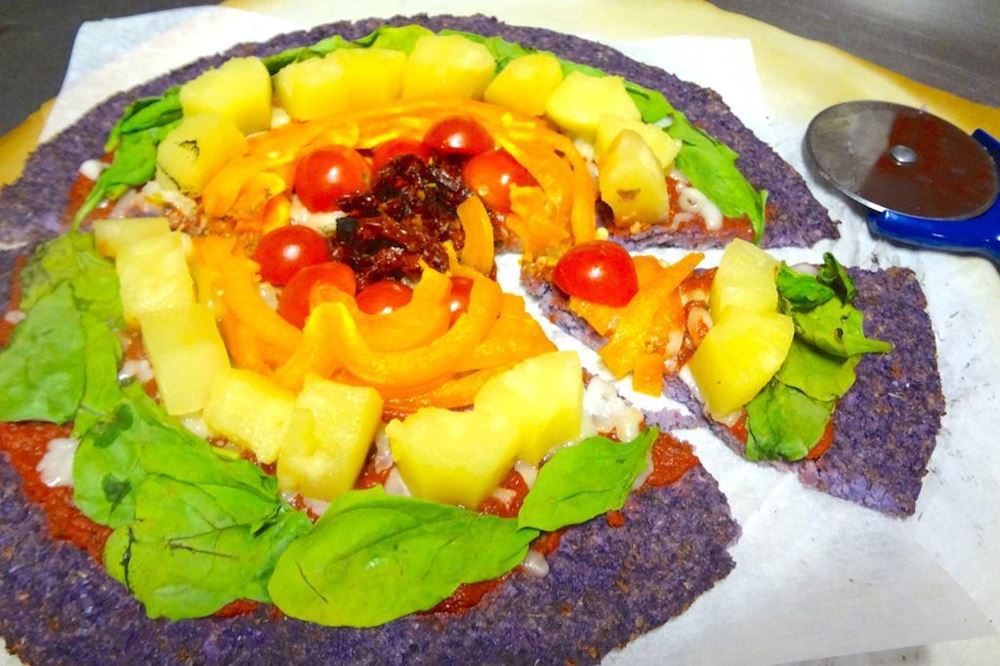 "Color-flower" Crust Pizza