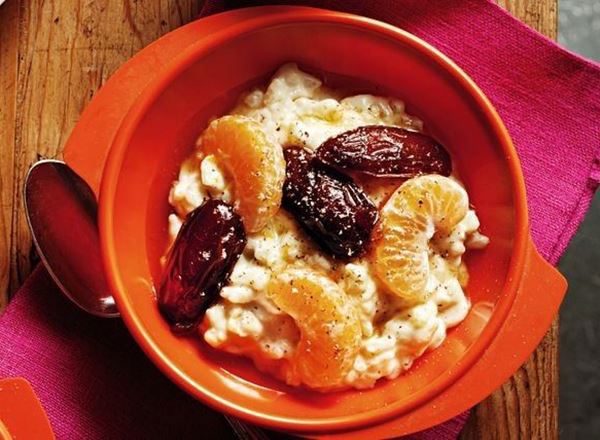 Rice pudding with tea-soaked dates and mandarins